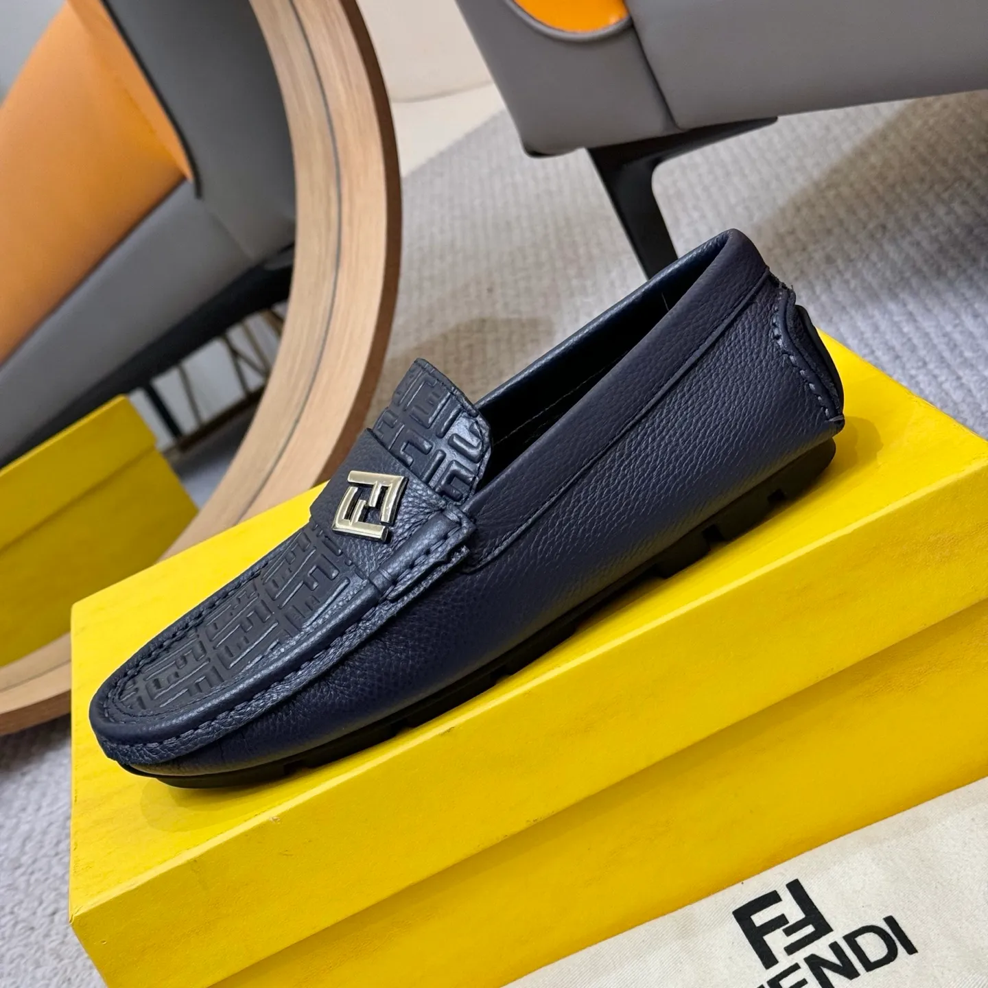 Men's shoes 💰420 [FENDI Fendi] 2⃣️0⃣️2⃣️5️⃣New Milan men's fashion lazy catwalk style ✅ fashionable casual beanie shoes, imported calfskin fabric, super smooth texture, sweat-absorbent and breathable, (sheepskin lining). Metal LOGO on the shoe body, Medusa avatar, irregular avatar, high-end craftsmanship logo✅ French Loft set foot design style 👟Low-key and elegant, great on-foot effect... Men's shoe size: 38-46 (4-12)